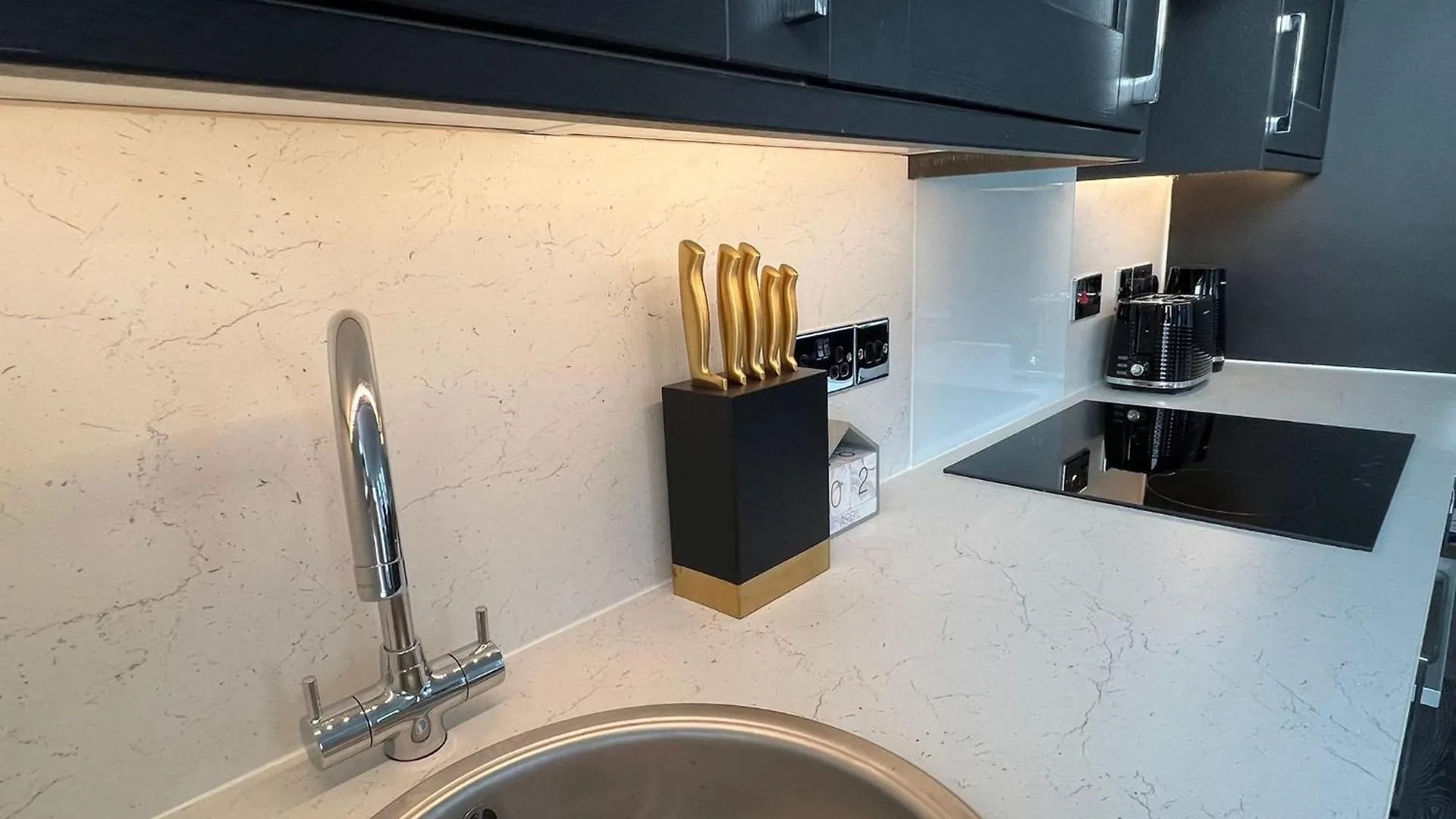 Stylish Central Studio Apartment Modern Luxury 브라이턴 0*,