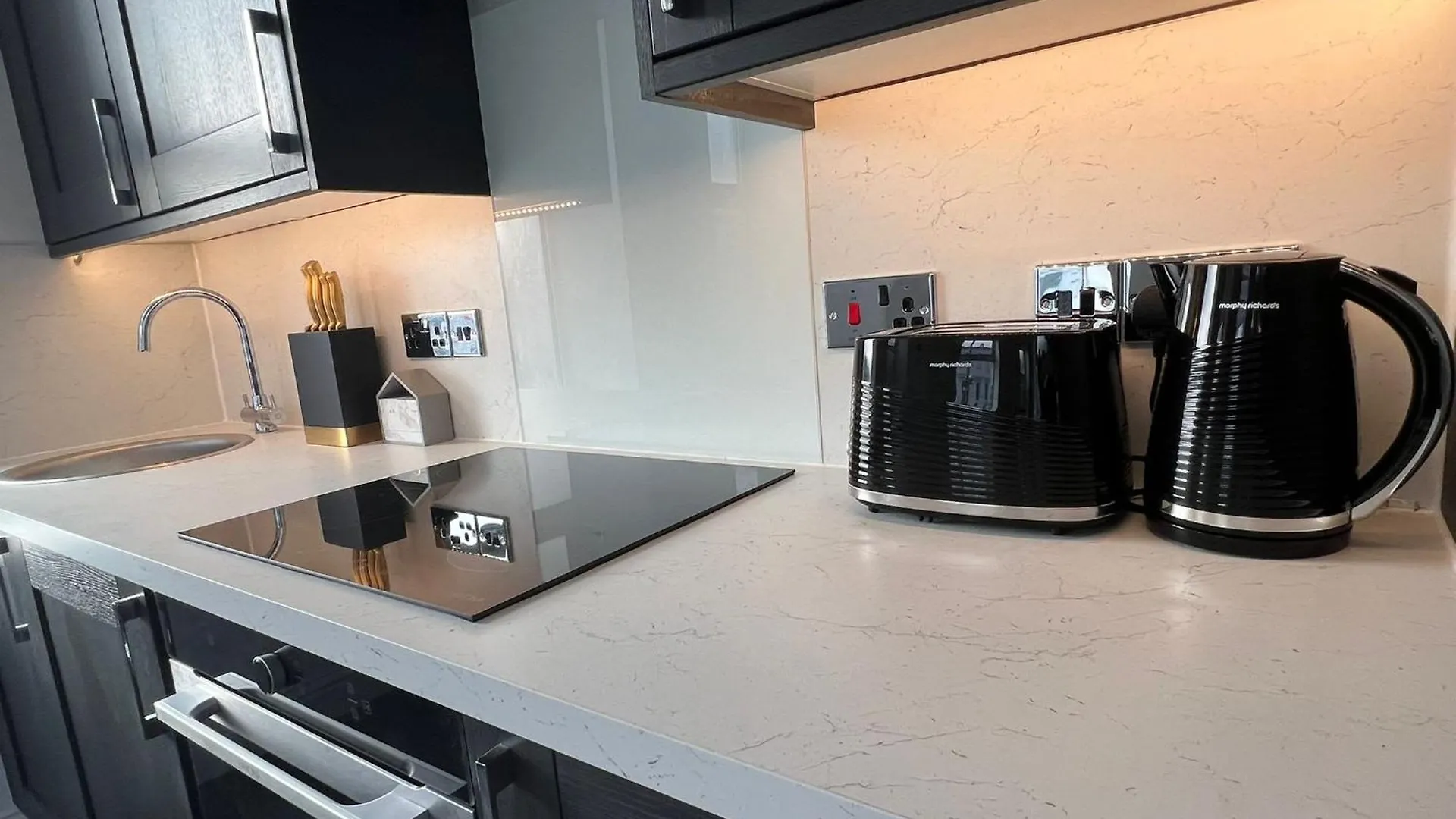 Stylish Central Studio Apartment Modern Luxury 브라이턴 0*,  영국